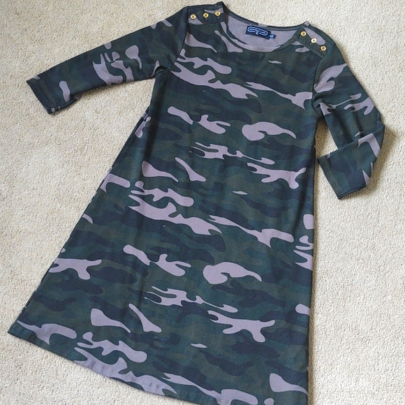 Duffield Lane Dresses & Skirts - VGUC Duffield Lane camouflage knee length swing dress with three quarter sleeves